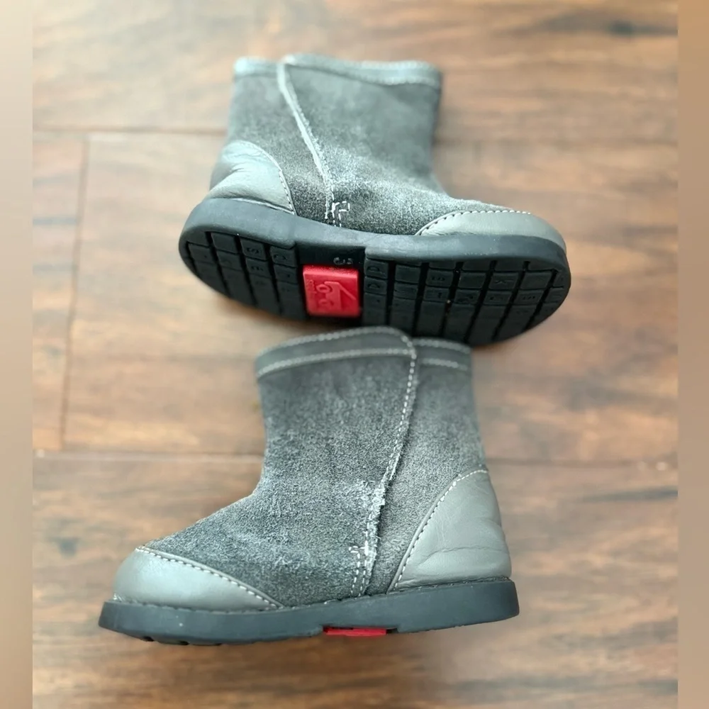 See Kai Run Delilah Suede Gray Boots w Flowers for Everyday Adventures-Size 3
